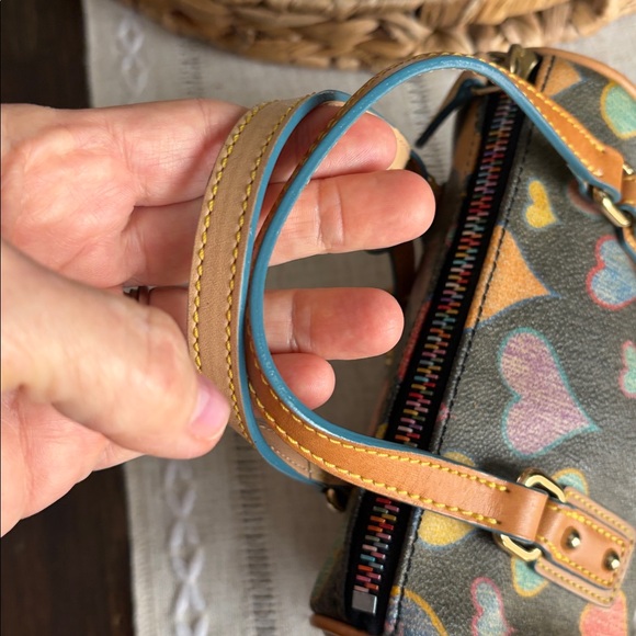 VINTAGE Dooney & Bourke Scribble Hearts Mini Barrel bag - Picture 12 of 12